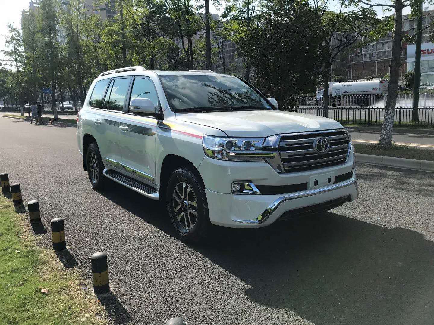 17年豐田酷路澤-升值神車！4.0 V6發(fā)動機(jī)