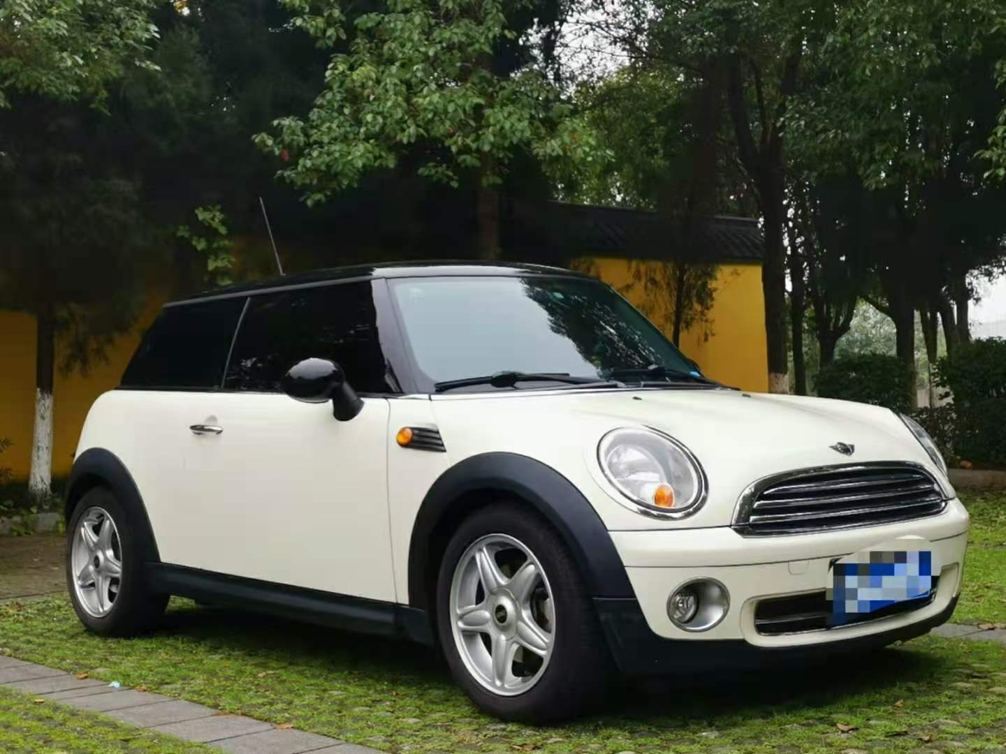 10年差個月的寶馬mini，1.6自動，六萬公里實表